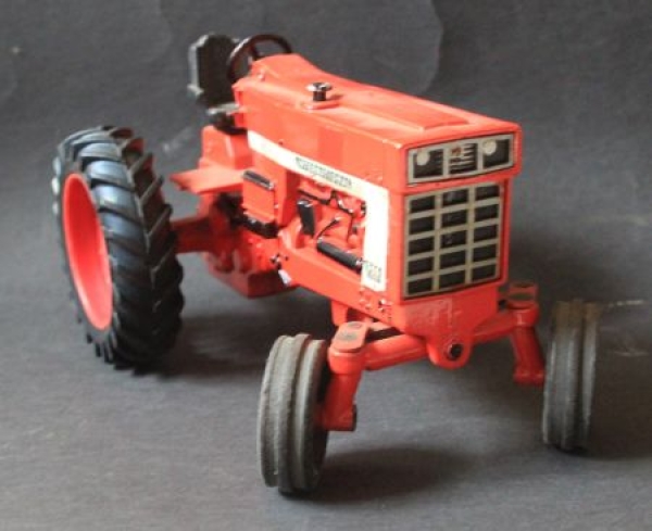 Ertl International Harvester 966 Farmall Tractor with Seedtrailer 1970 DieCast Model (4116)